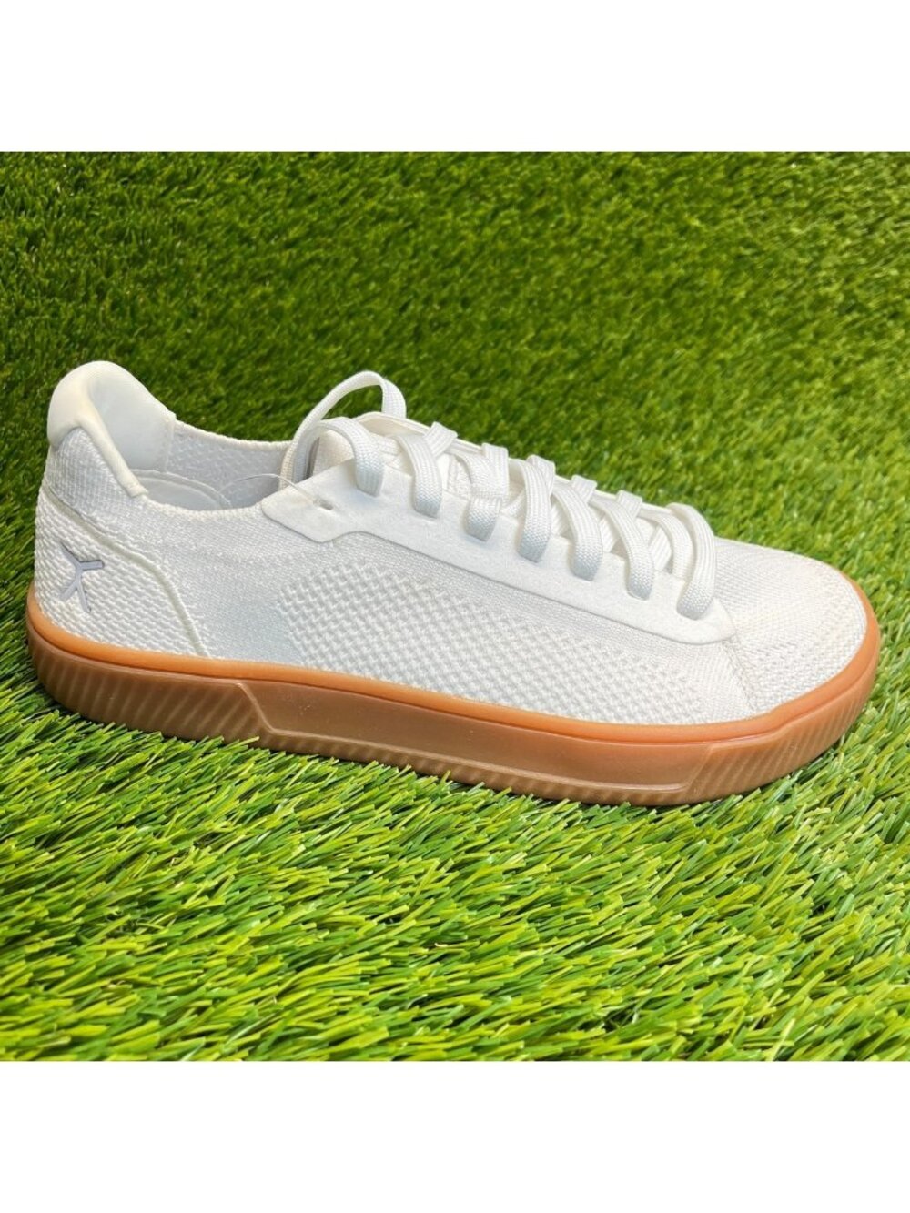 Flux Adapt Trainer White Gum Mens Size 8 Womens Size 9.5 Athletic Shoes Sneakers